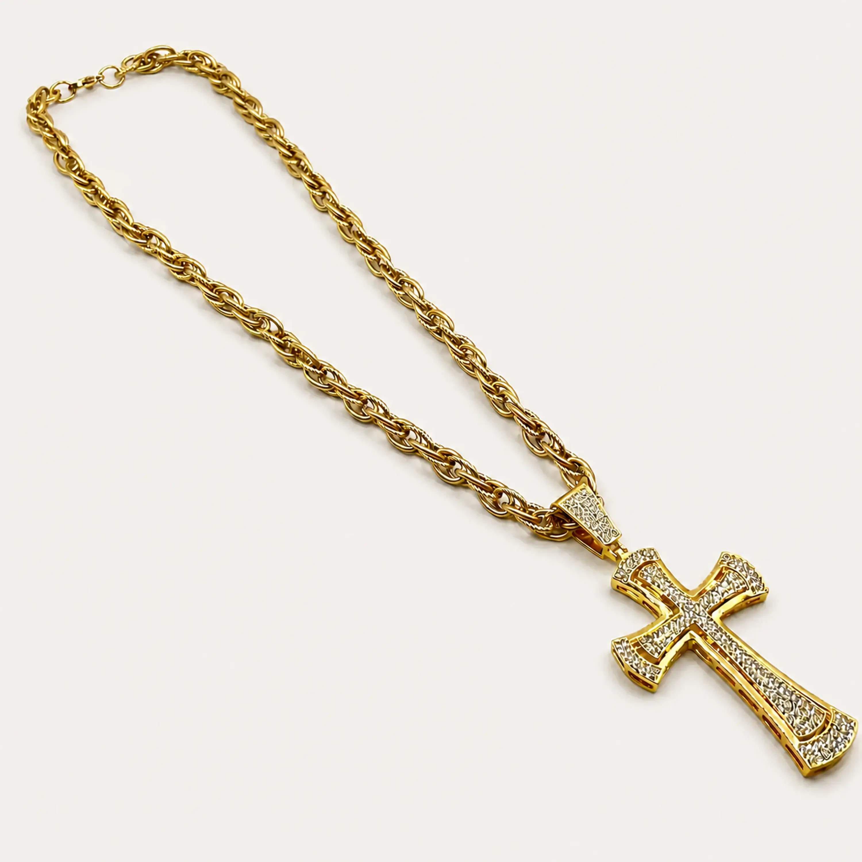 Collar dorado con cadena trenzada y cruz brillante 3