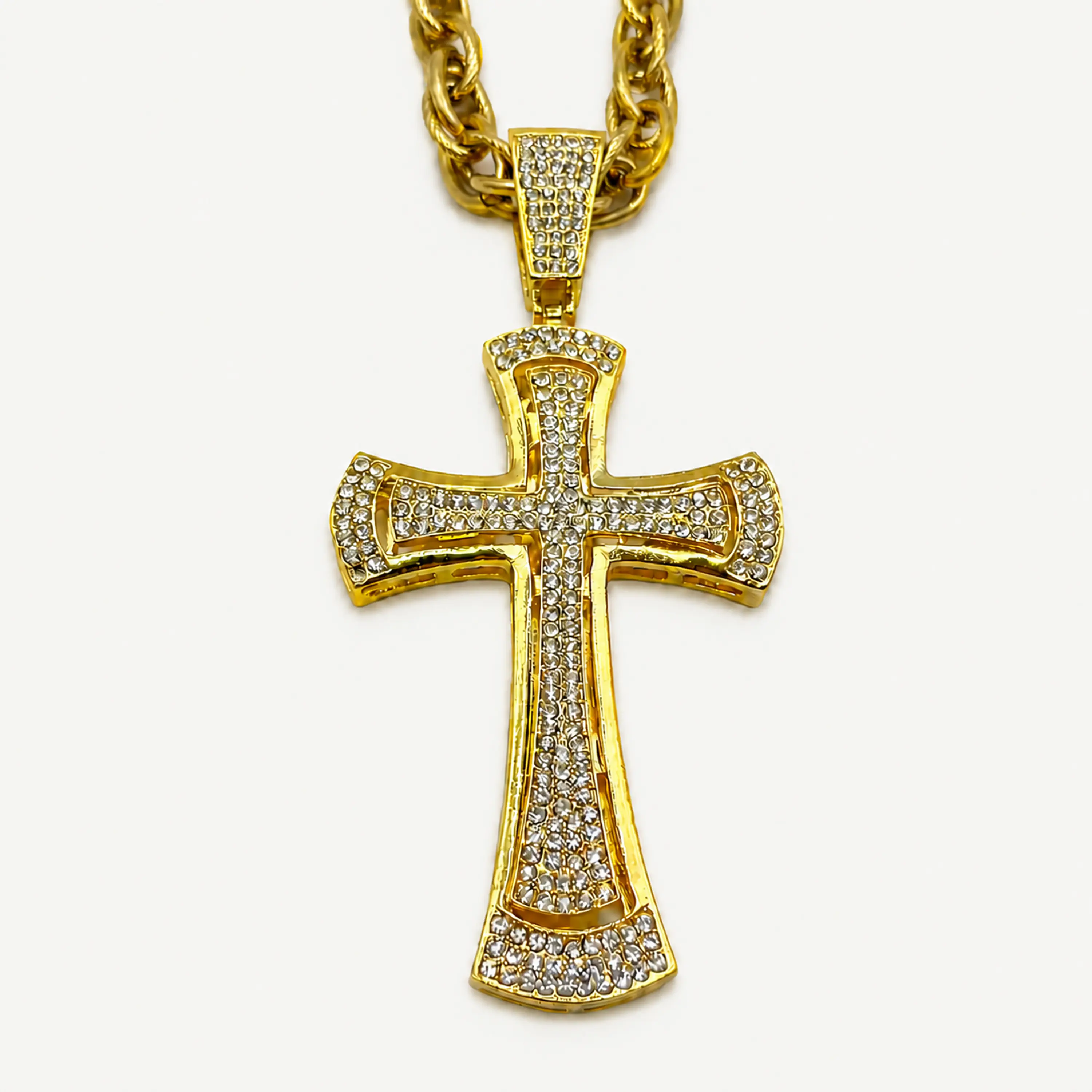Collar dorado con cadena trenzada y cruz brillante 1