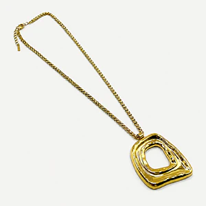 Collar dorado de acero quirúrgico con dije orgánico grande