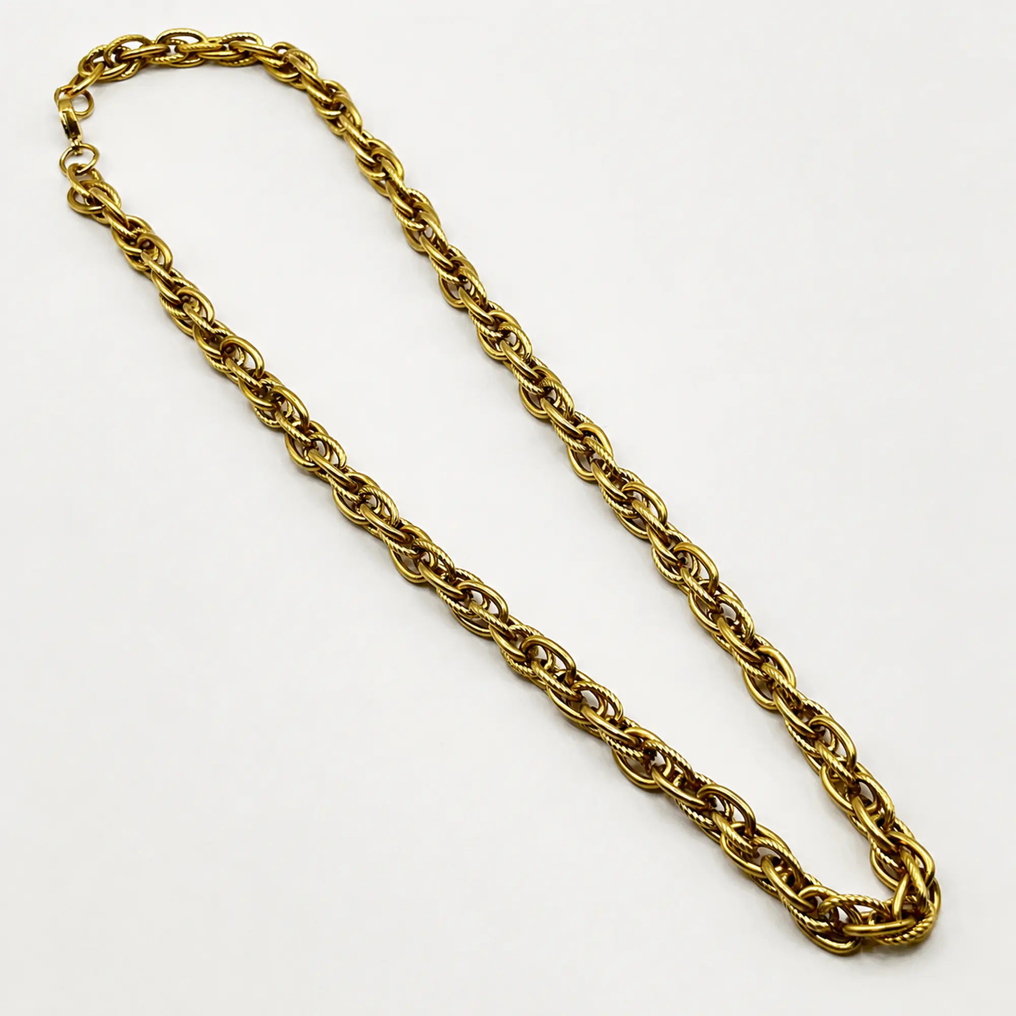 Collar de acero quidúrgico dorado de cadena entrelazada 1