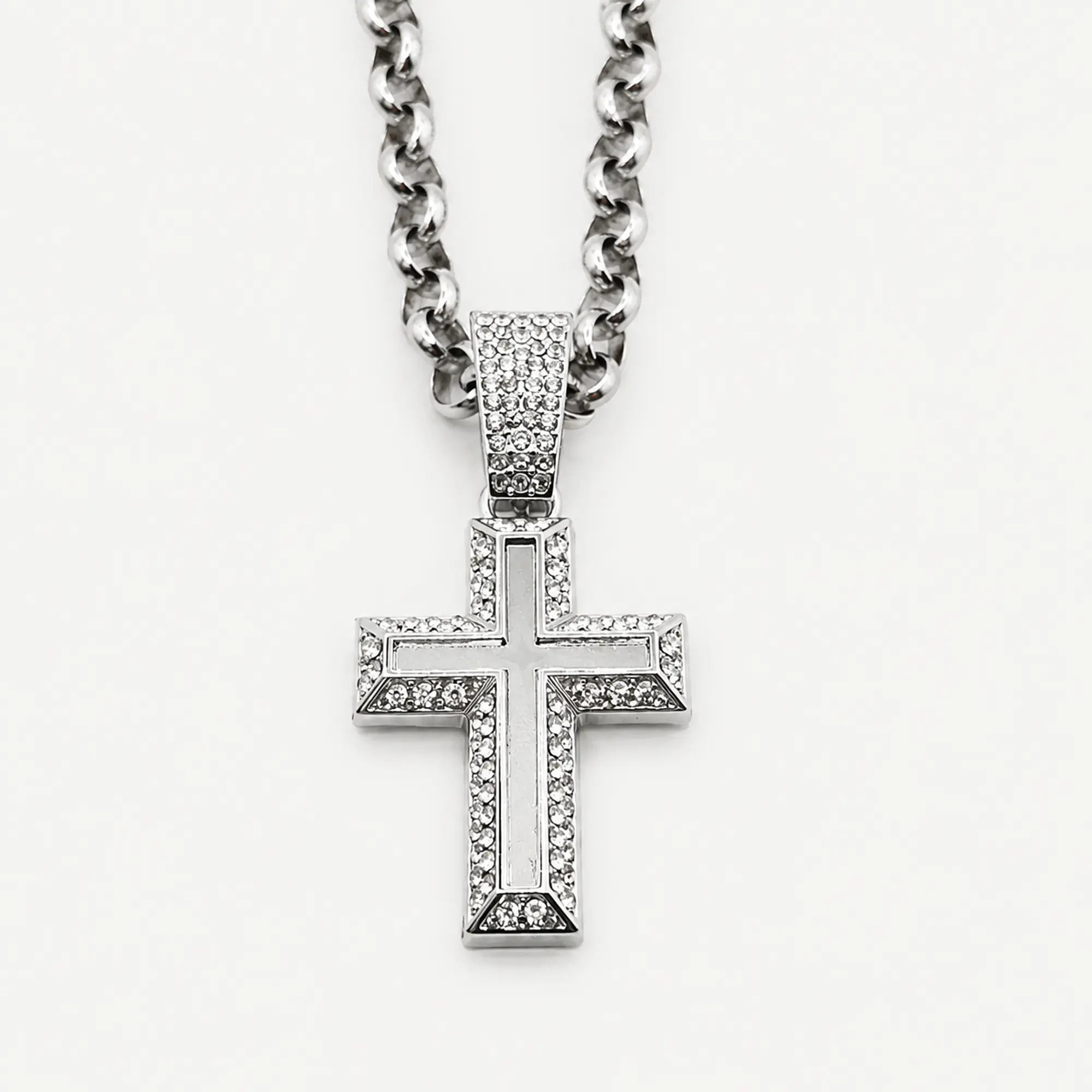 Collar de acero plateado con cruz brillante 3