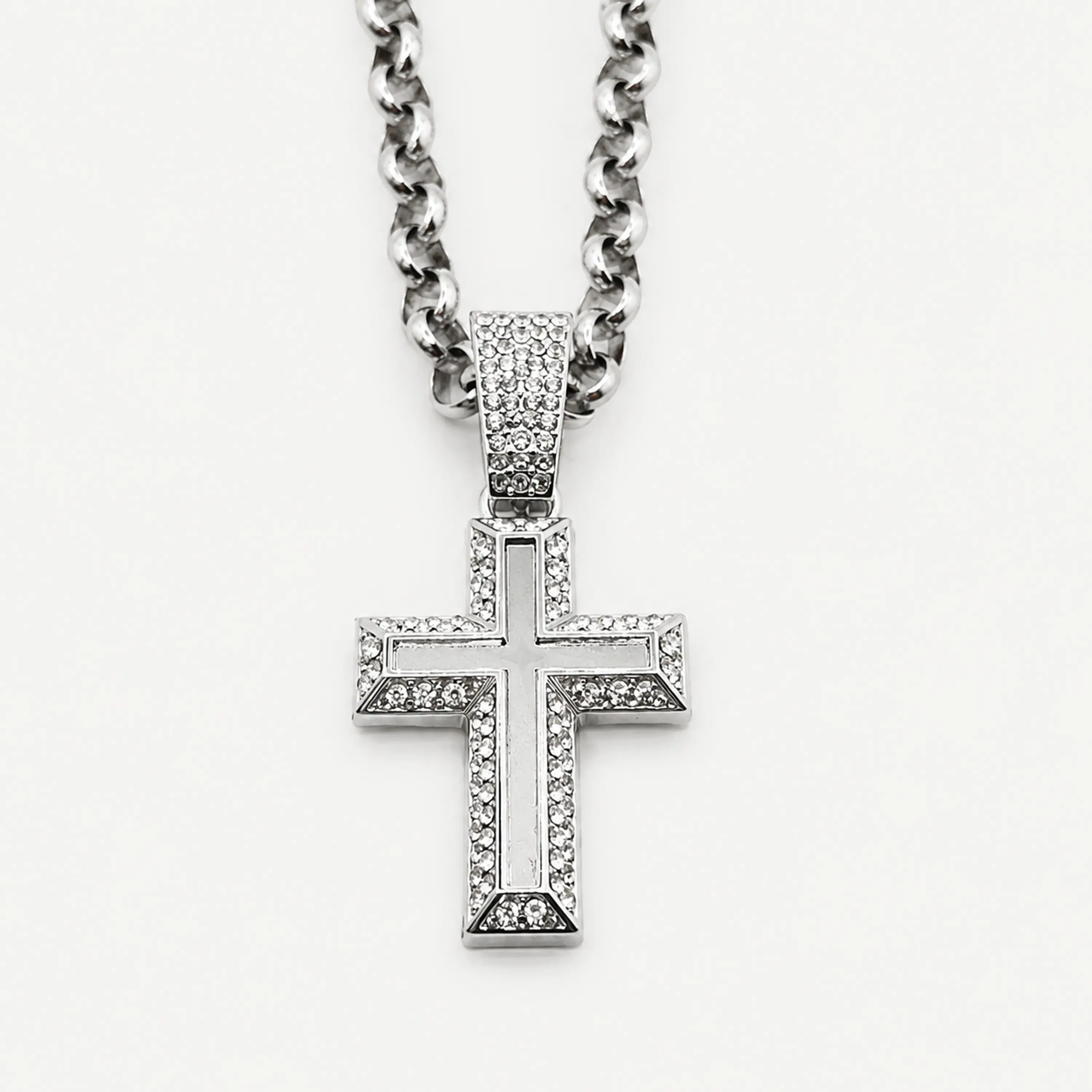 Collar de acero plateado con cruz brillante 3