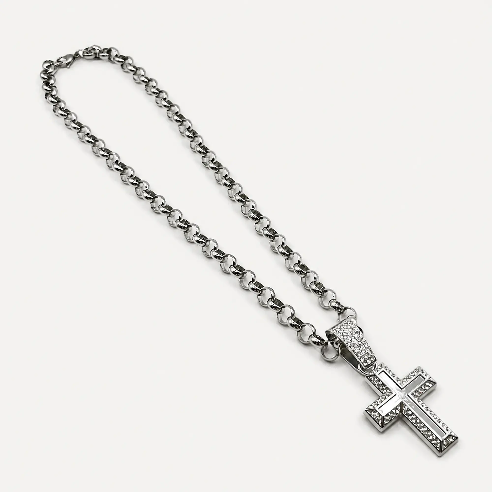 Collar de acero plateado con cruz brillante 1