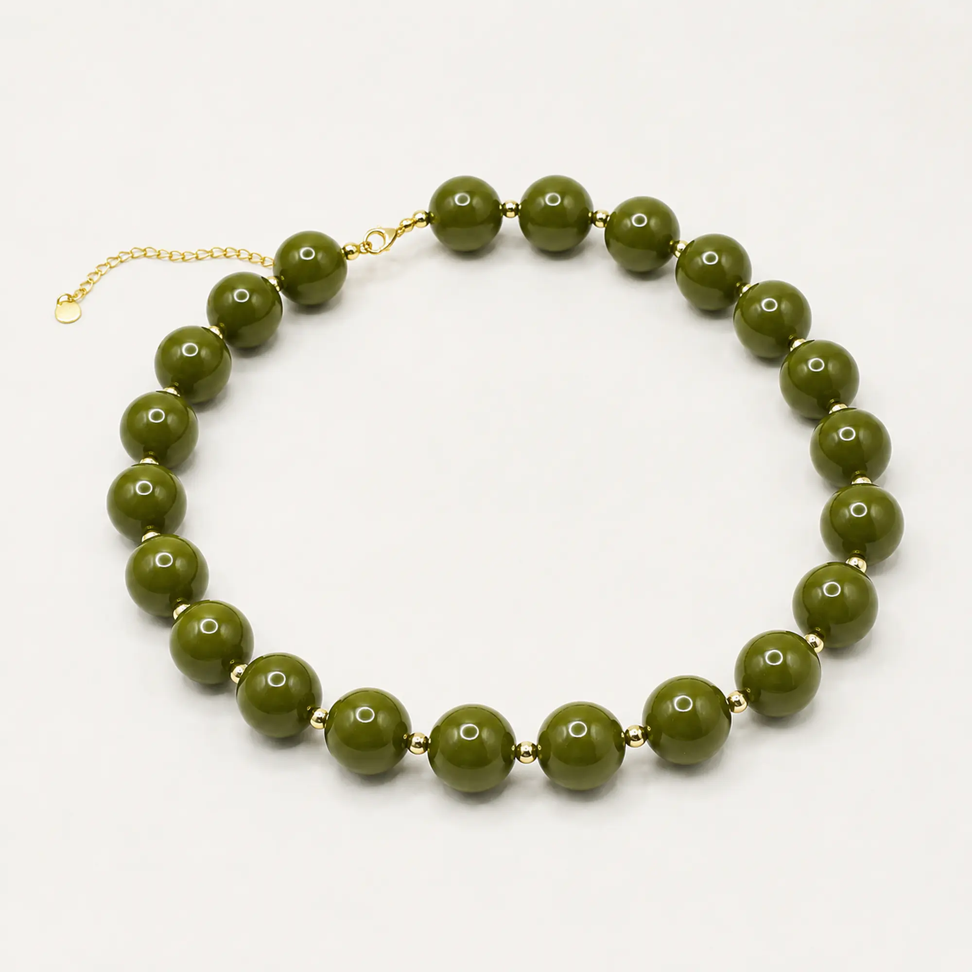 Collar de acero quirúrgico y esferas verde oliva 1