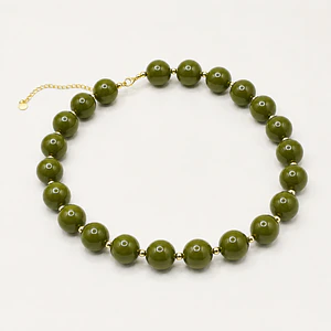 Collar de acero quirúrgico y esferas verde oliva