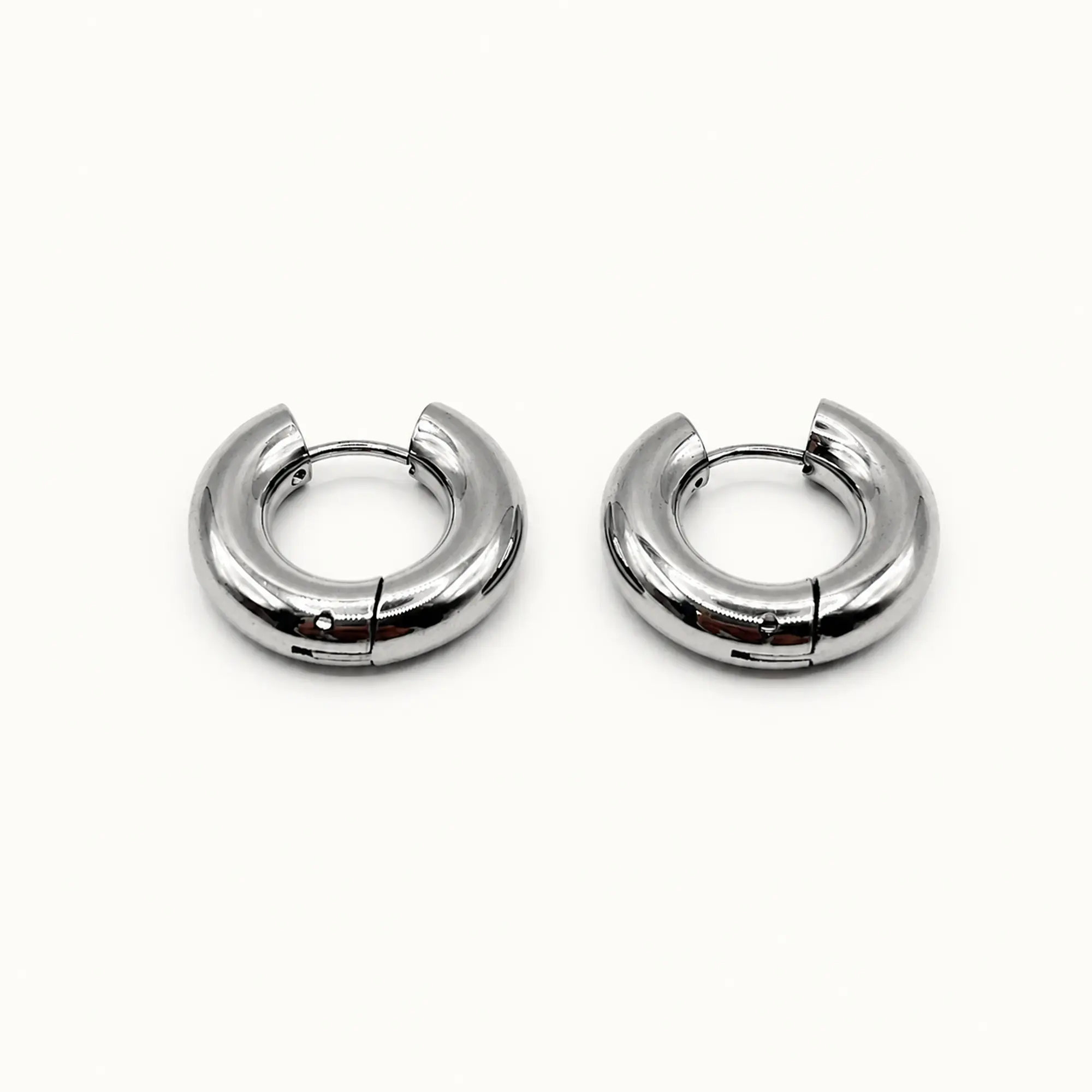Argollas de acero quirúrgico chunky plateadas 1
