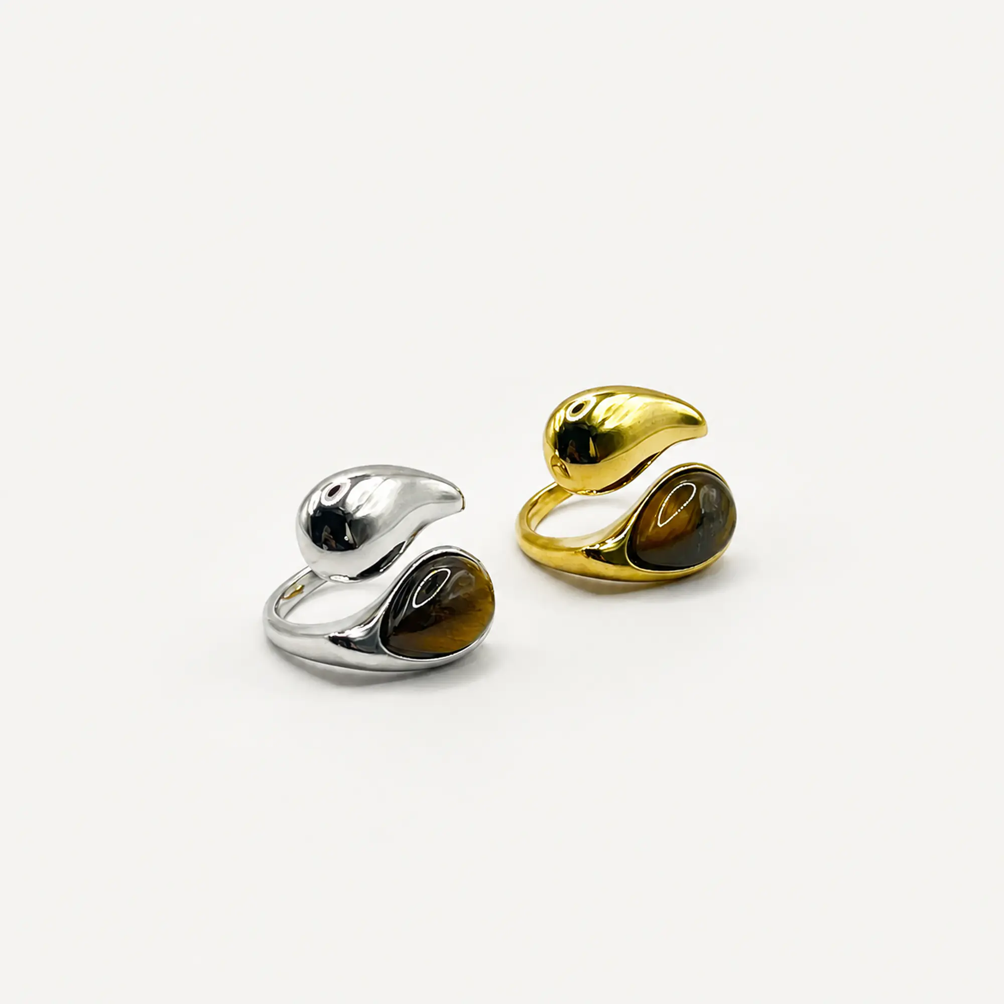 Anillo ajustable plateado con cristal café ovalado 2