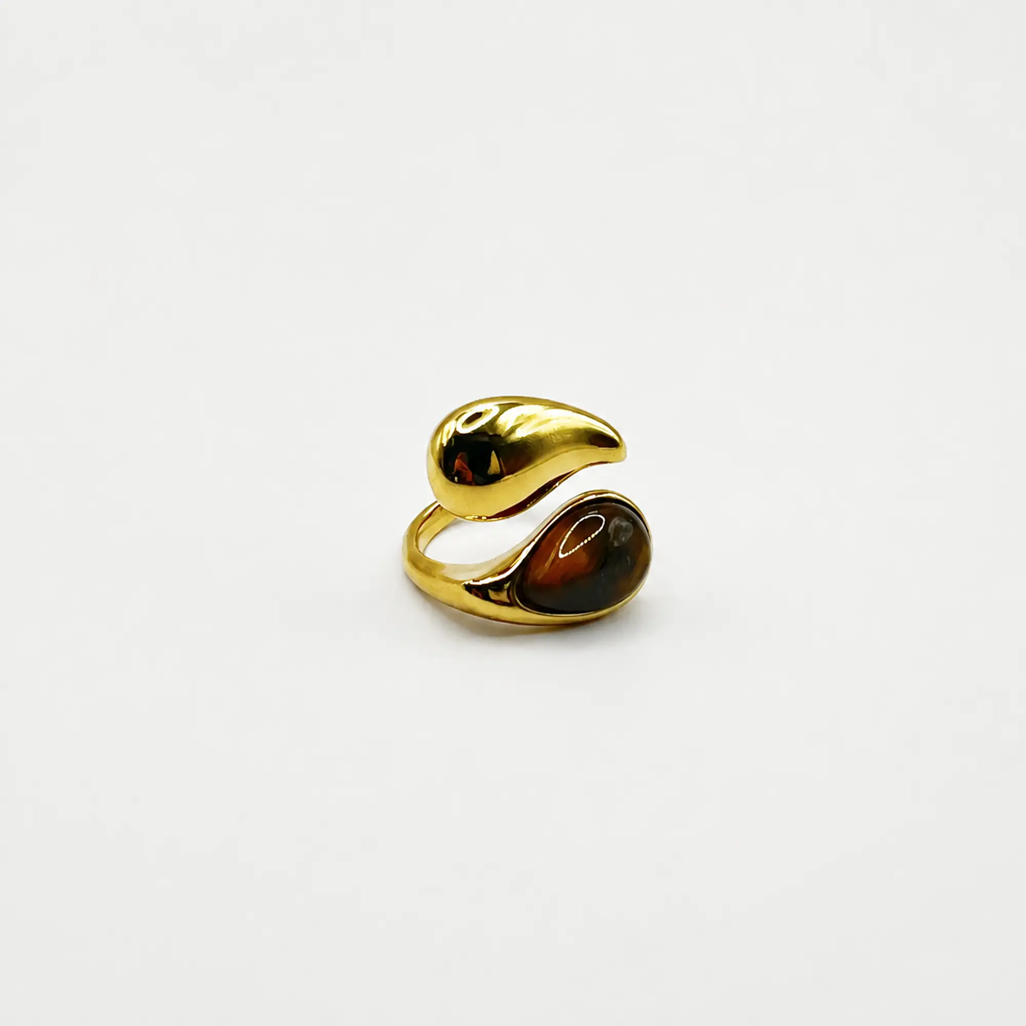 Anillo ajustable dorado con cristal café ovalado 1