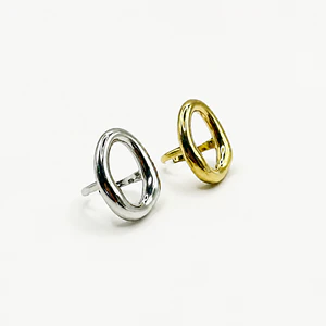Anillo ajustable dorado ovalado orgánico
