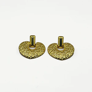 Aros de acero quirúrgico de corazón dorado chic