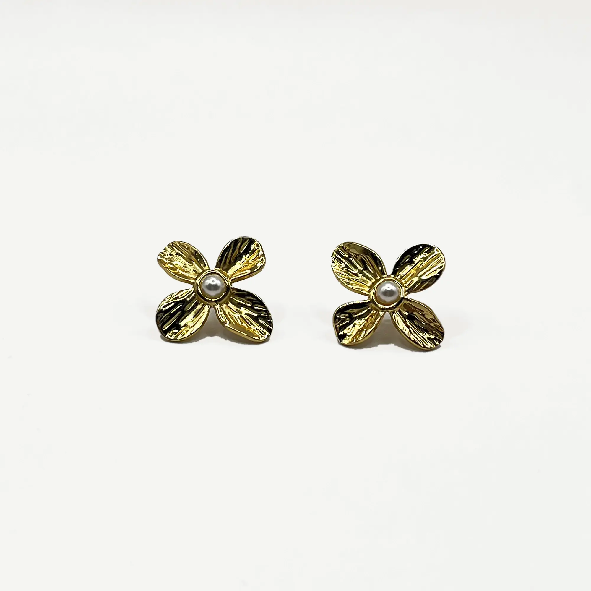 Aros de acero quirúrgico de flor dorada con perla 1