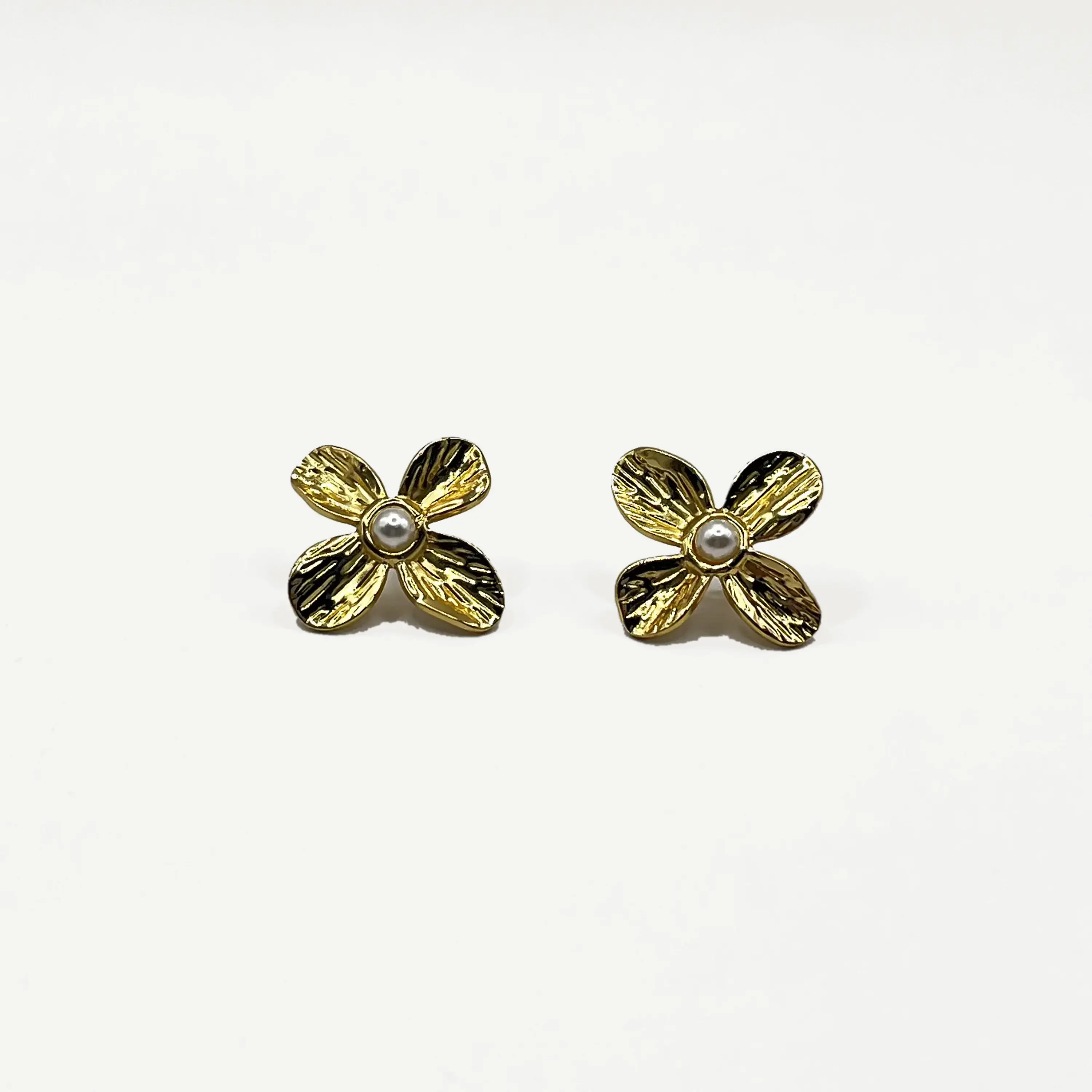 Aros de acero quirúrgico de flor dorada con perla 1