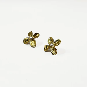 Aros de acero quirúrgico de flor dorada con perla