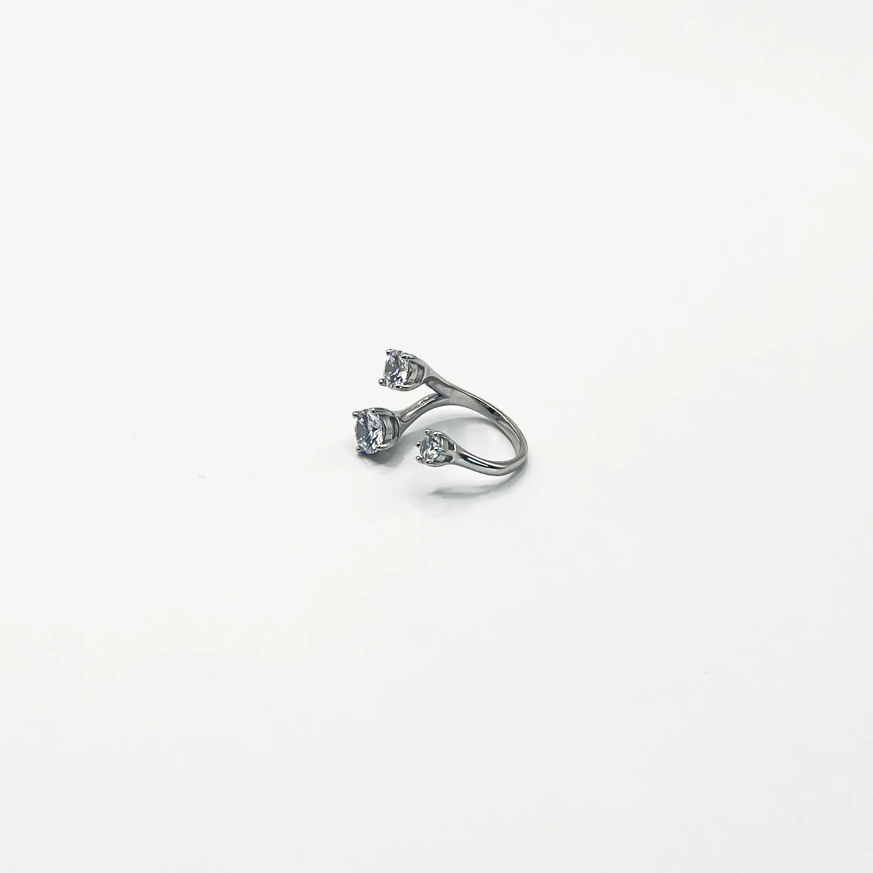 Anillo ajustable plateado con cristales  1