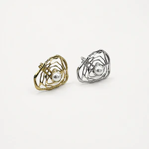 Anillo ajustable dorado calado con perla