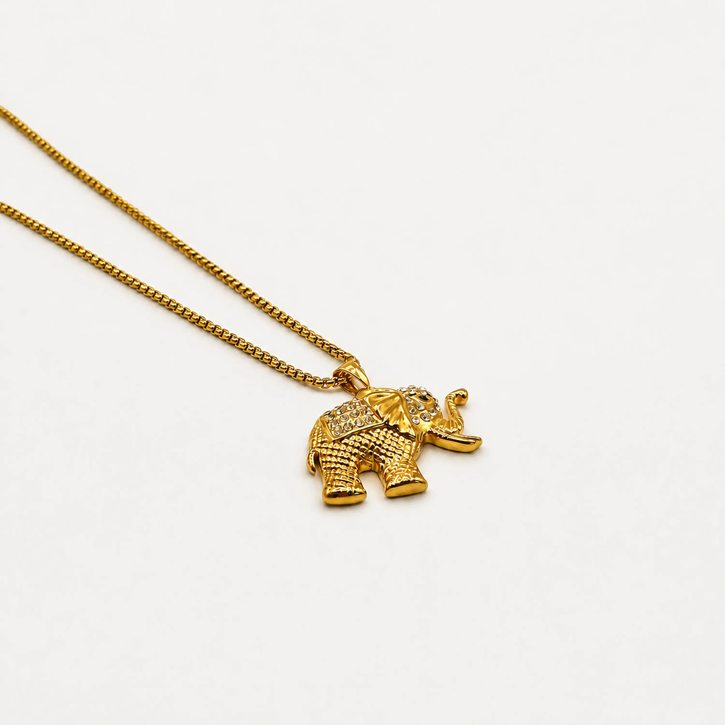 Collar de acero quirúrgico dorado con elefante 1