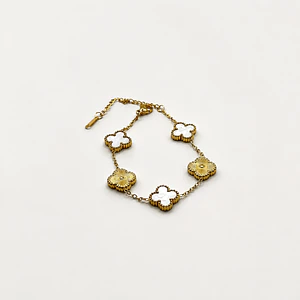 Pulsera de acero quirúrgico y nácar con flores blancas y doradas