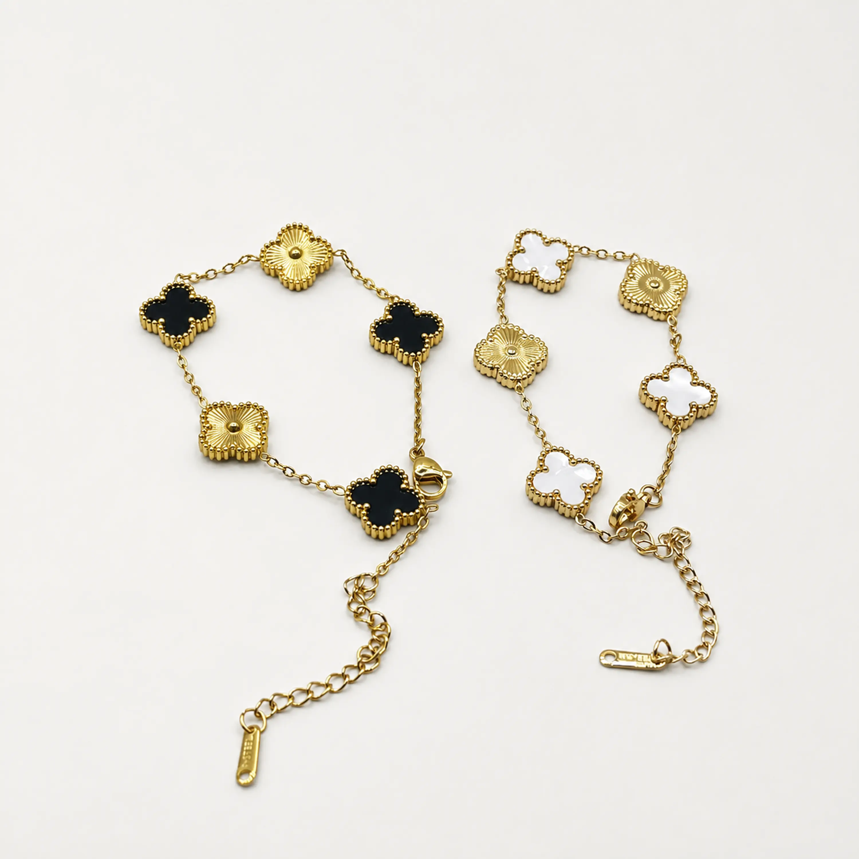 Pulsera de acero quirúrgico y nácar con flores negras y doradas 1