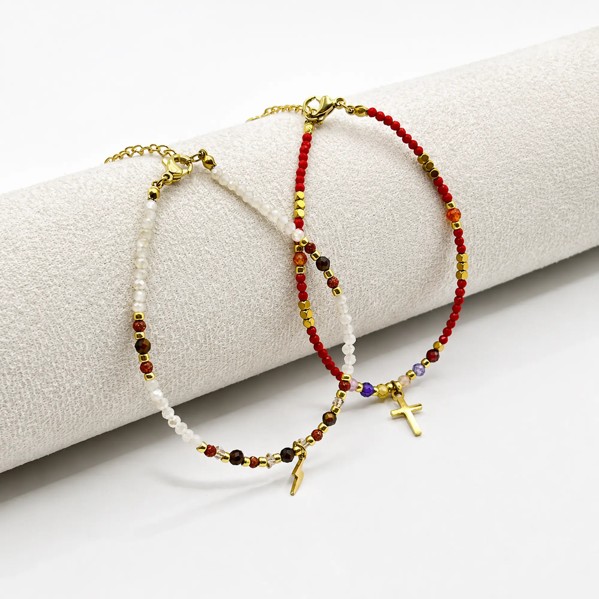 Pulsera de acero quirúrgico roja con cruz dorada 3