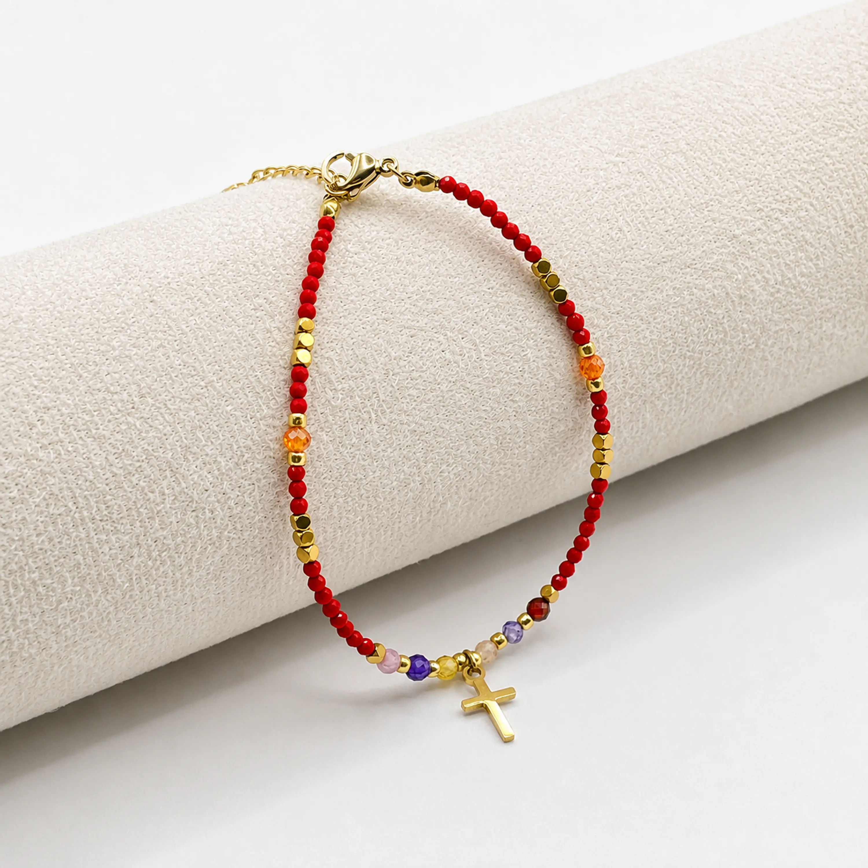 Pulsera de acero quirúrgico roja con cruz dorada 1