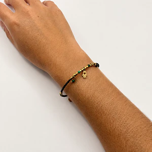Pulsera de acero quirúrgico con cristales negros, verdes y mano de Fátima