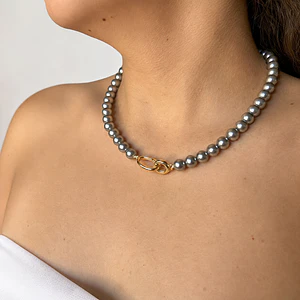 Collar de acero quirúrgico con perlas grises