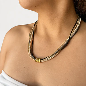 Collar de acero quirúrgico de cinco vueltas con mostacillas