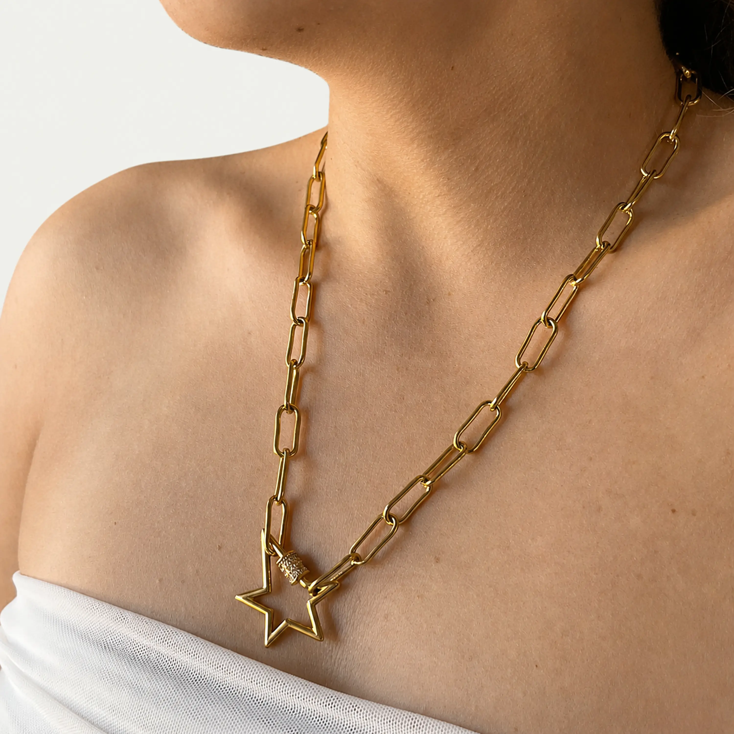 Collar de acero quirúrgico dorado de cadena con estrella 2