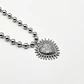 Collar de acero quirúrgico plateado de esferas con corazón sagrado - Miniatura 1