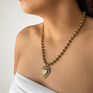 Collar de acero quirúrgico dorado de esferas con corazón sagrado
