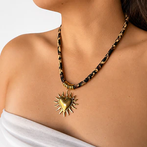 Collar de acero quirúrgico animal print con corazón sagrado