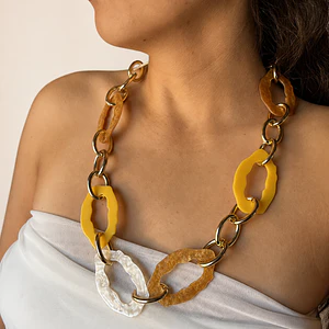 Collar de fantasía ajustable con eslabones carey y dorados