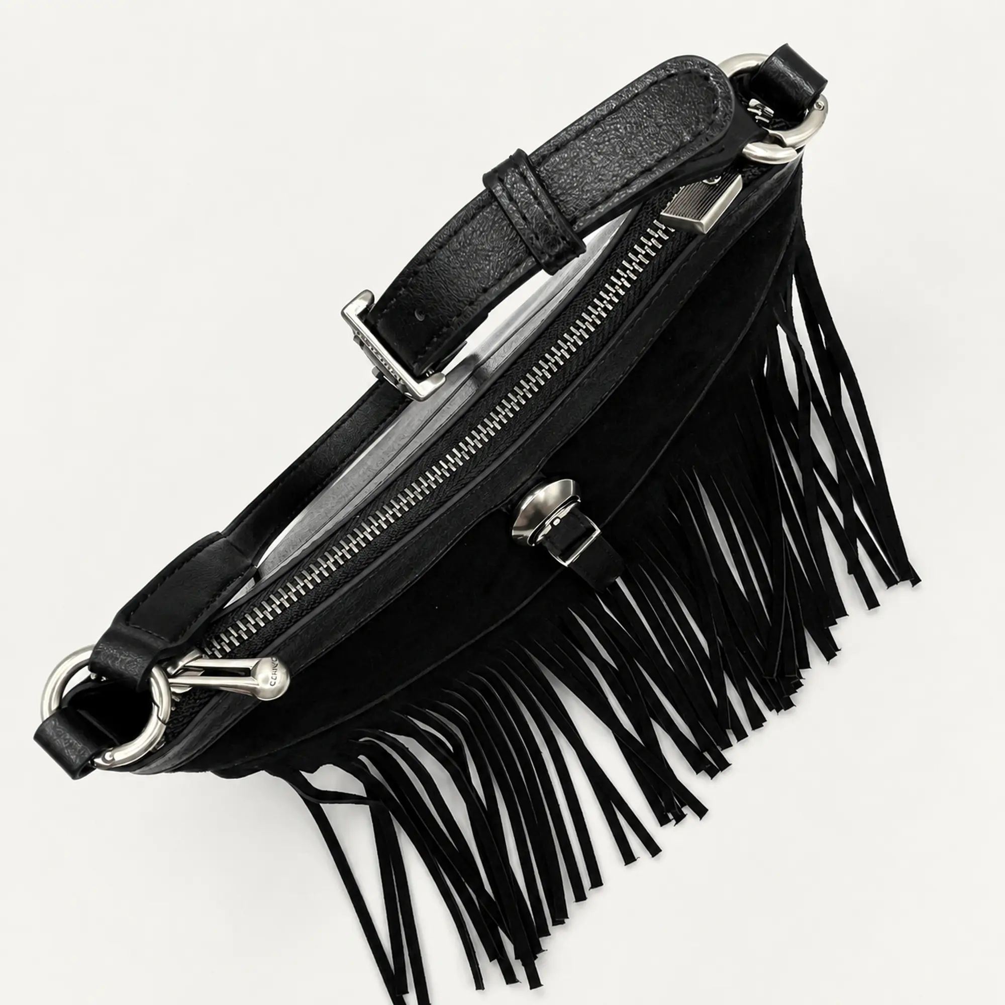 Cartera negra con flecos y acabado tipo gamuza 3