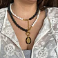Collar doble de acero dorado con piedra volcánica, perlas de río y dije de virgen - Miniatura 3