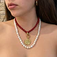 Collar doble de acero dorado con perlas de río, ágata roja y medallón - Miniatura 5