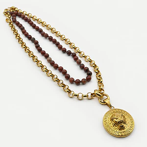 Collar doble de acero dorado con piedra jaspe café y dije de león