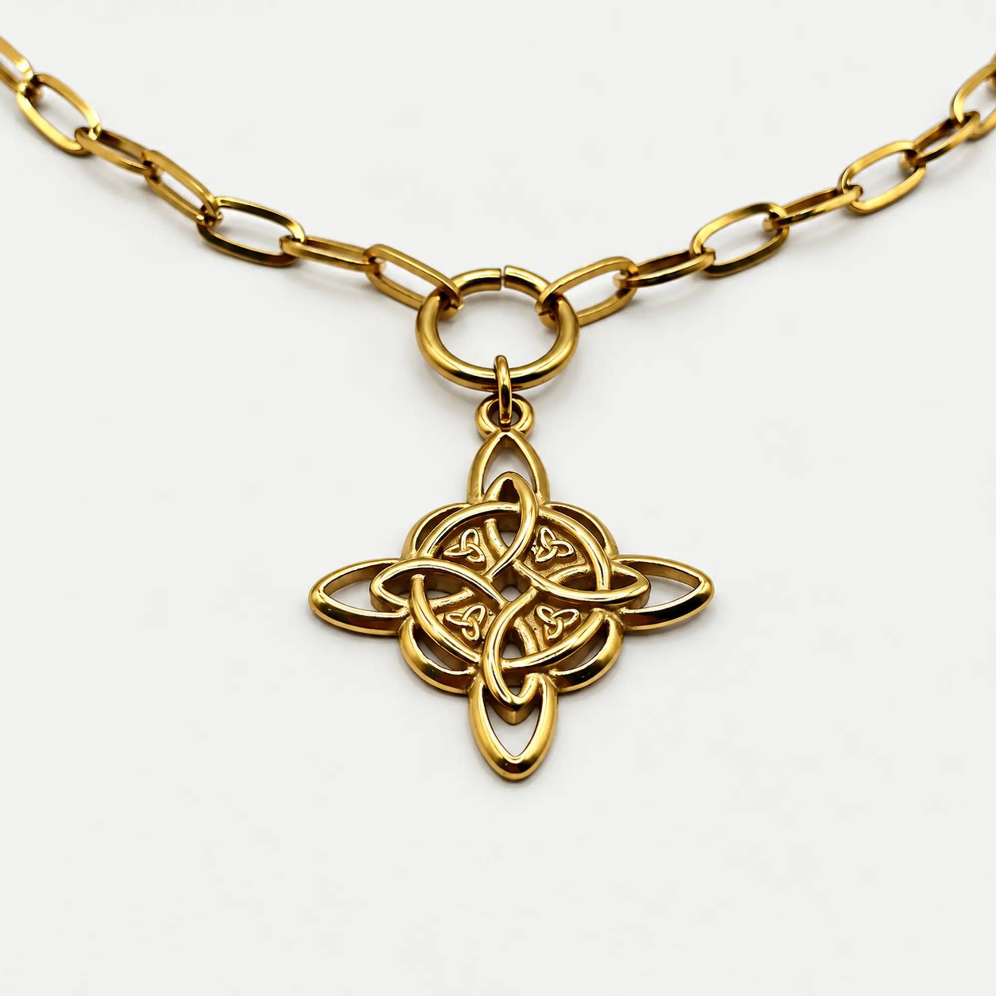Collar de acero dorado con dije nudo de bruja 1