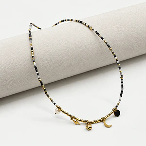 Choker de acero quirúrgico con mostacillas y dijes dorados