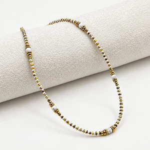 Choker de acero quirúrgico dorado con mostacillas blancas