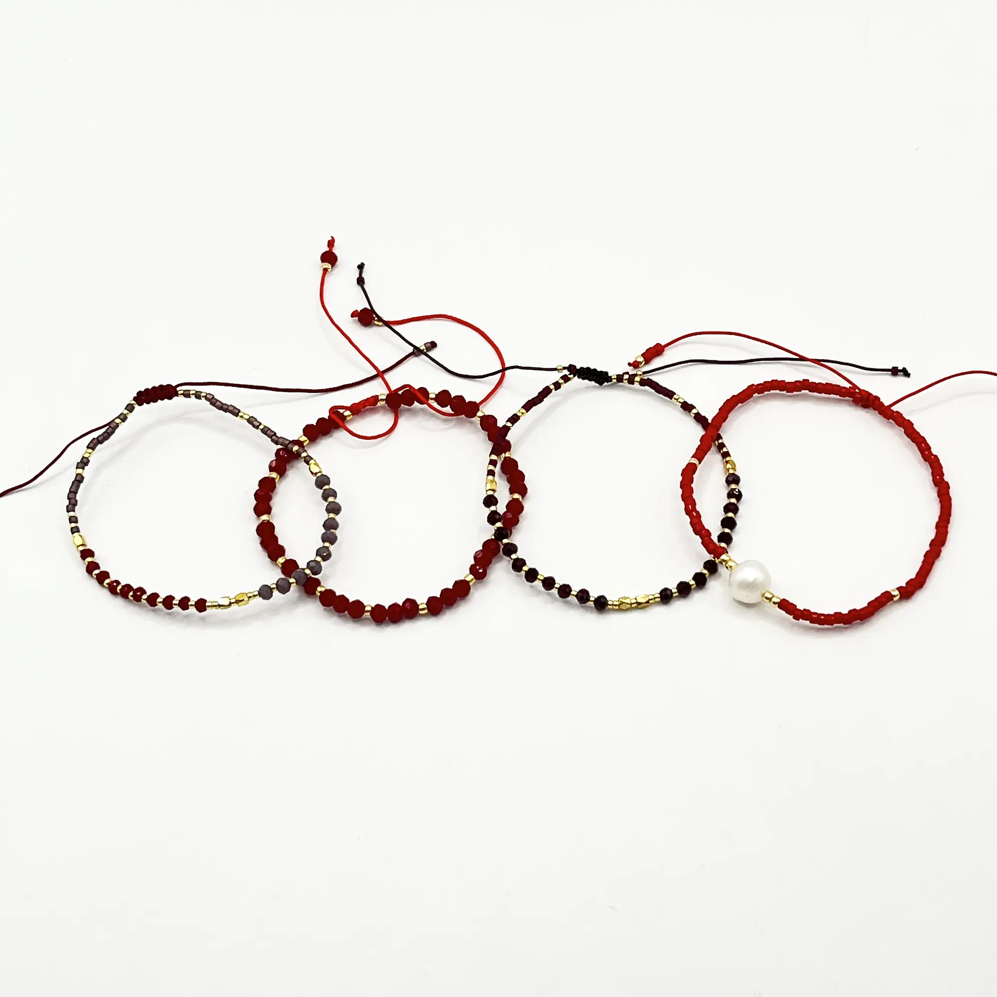 Set de 4 pulseras de acero quirúrgico con hilo ajustable y cristales 1