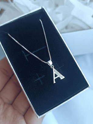 Cadena con inicial A