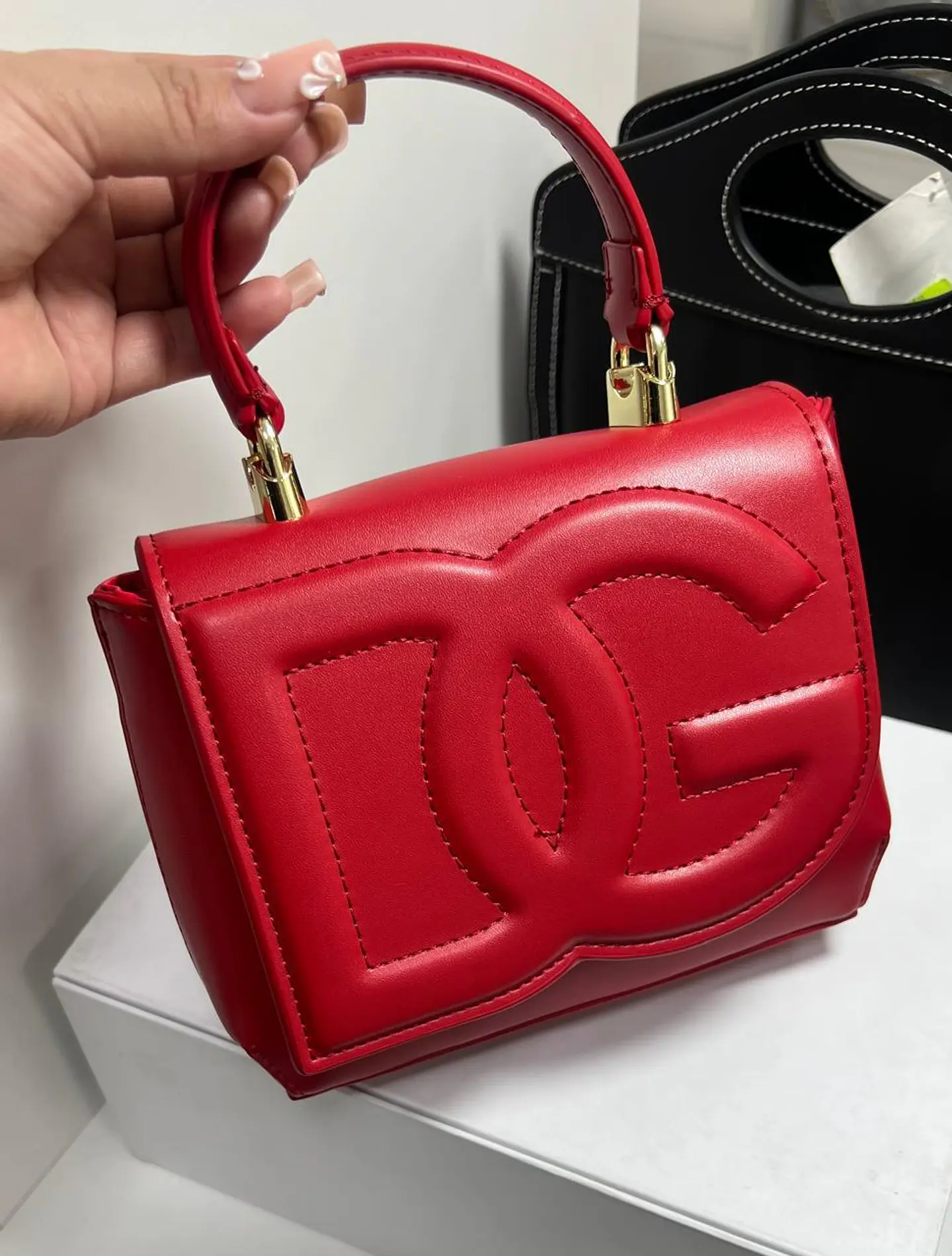 Bolso con relieve en el frente 1