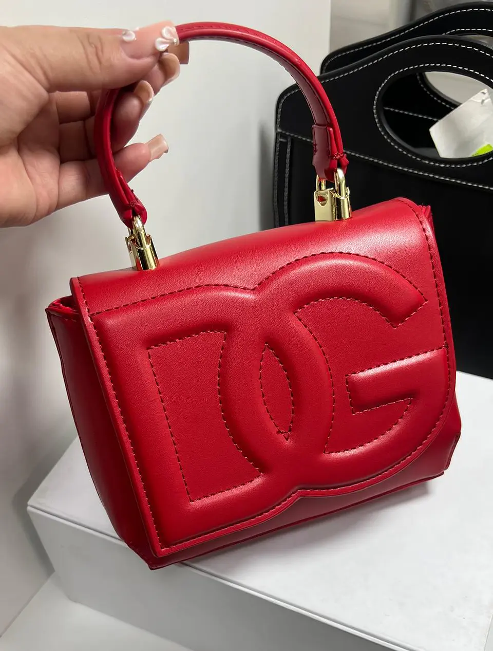 Bolso con relieve en el frente 1