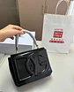 Bolso con relieve en el frente - Miniatura 3