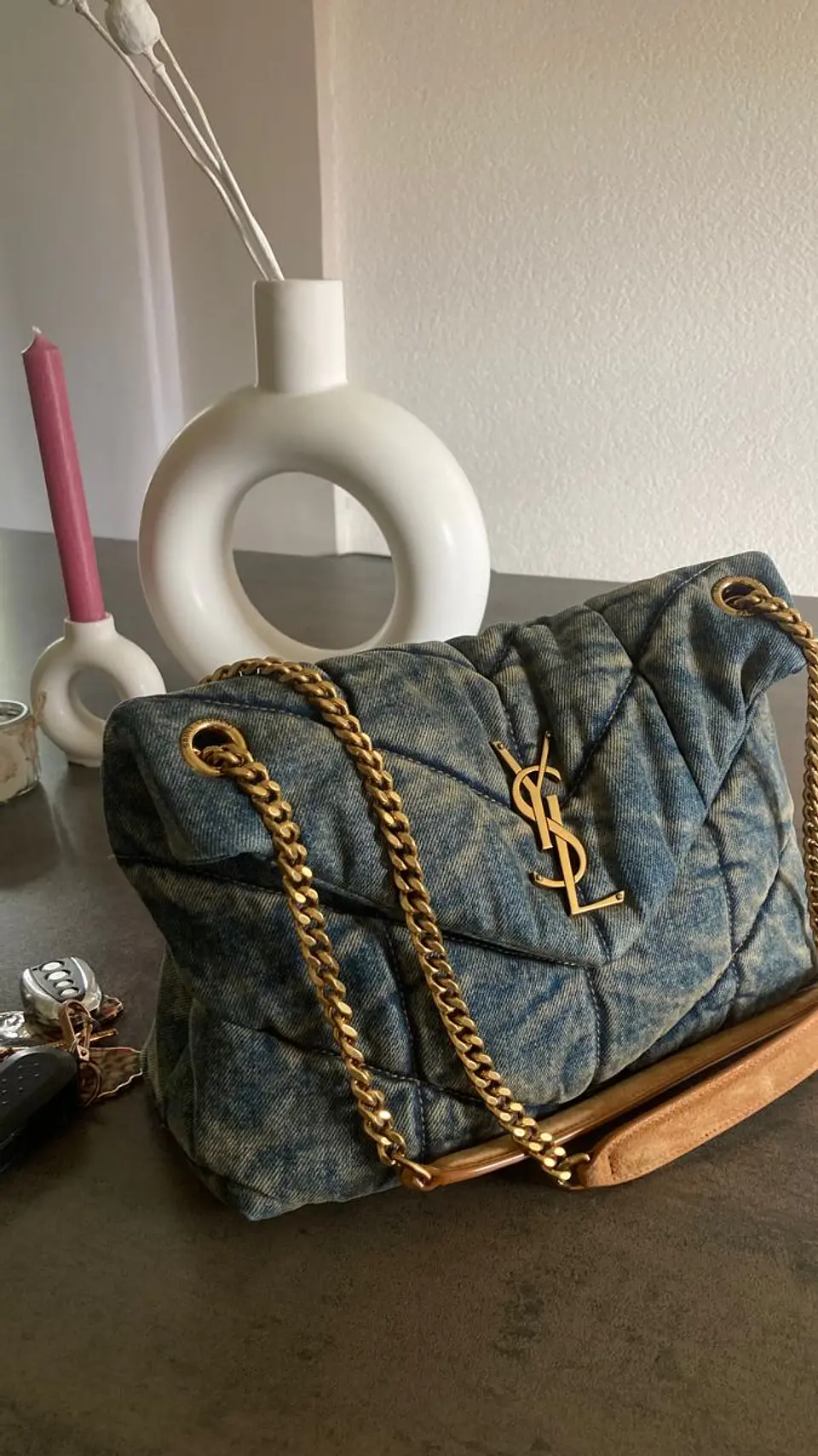 Bolso acolchado en denim con cadena dorada 2