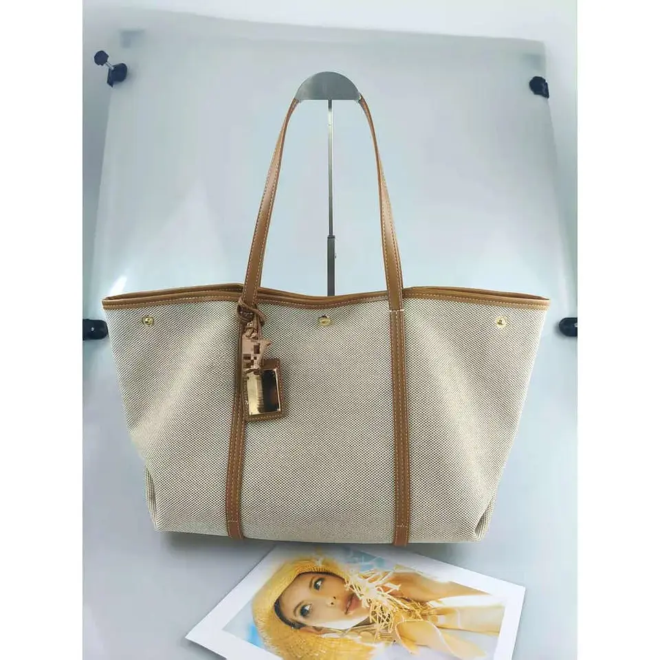 Tote de lona con asas de cuero 3