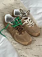 Zapatillas gamuza marrón con cordones intercambiables - Miniatura 1