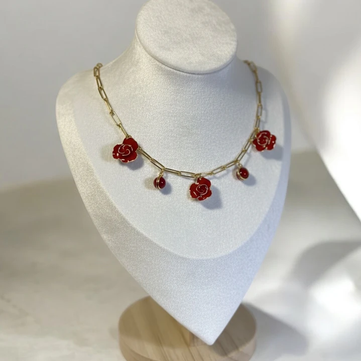 Collar Reina de corazones rojo 1