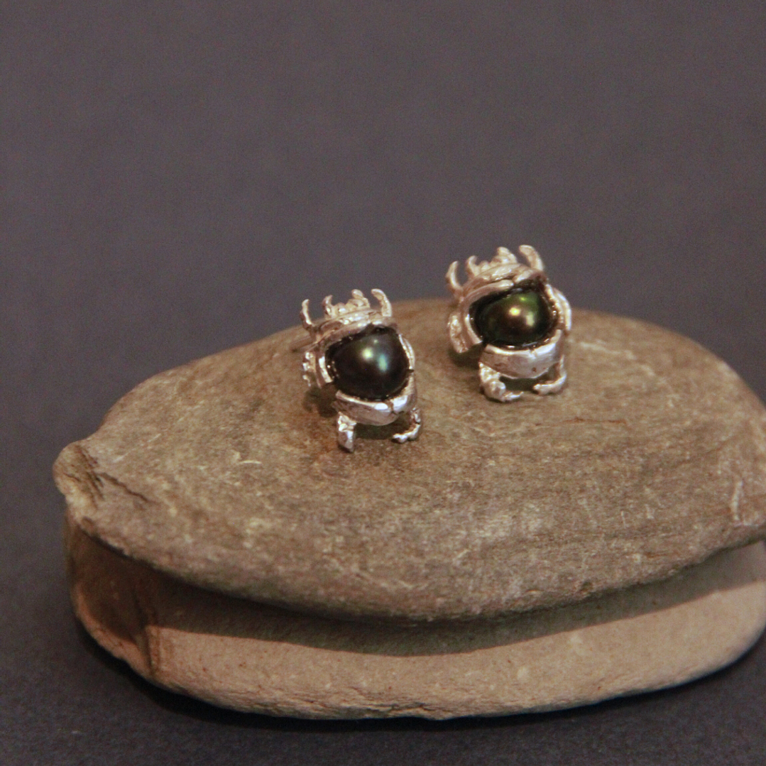 Arete Escarabajo Mini Perla Plata 2