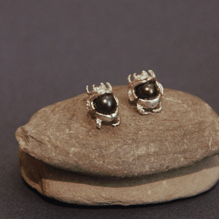 Arete Escarabajo Mini Perla Plata 2